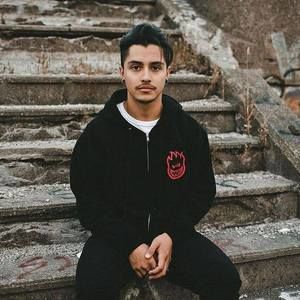 Meet your Posher, Sebastian